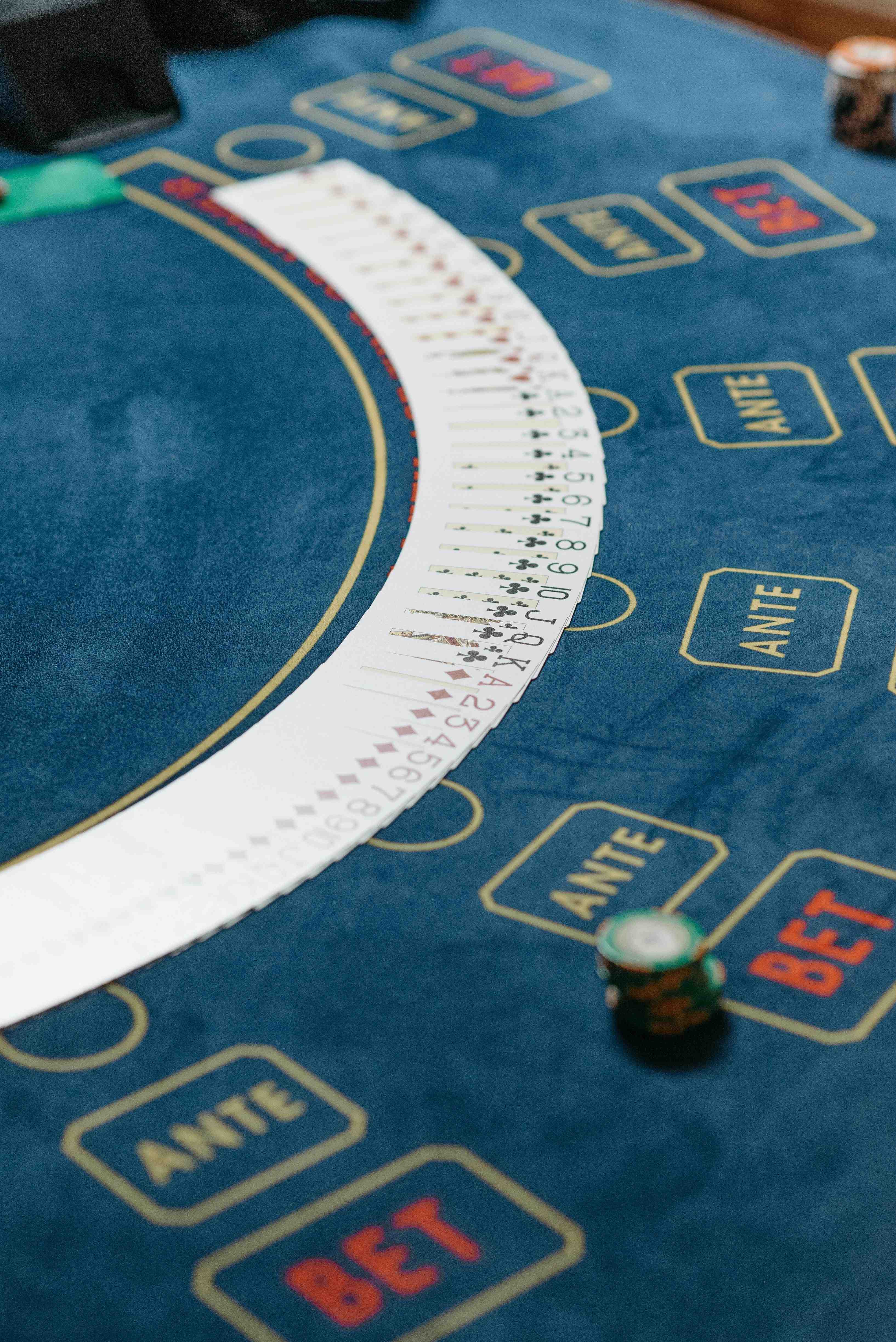 Pengguna menggunakan aplikasi mobile untuk mengakses dan melakukan deposit di sloto89